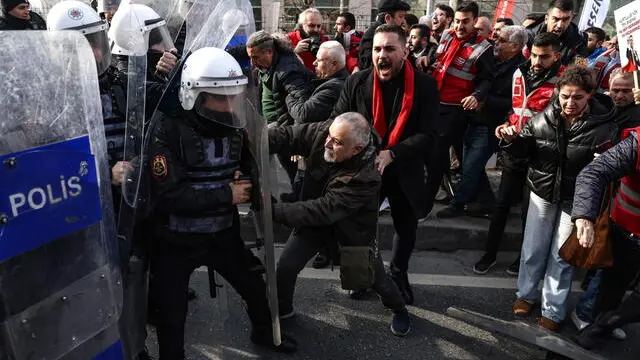 epa11865483 Turkish police officers block supporters of Istanbul Mayor Ekrem Imamoglu (not pictured) as they gather in front of the Istanbul Courthouse, in Istanbul, Turkey, 31 January 2025. Imamoglu is set to testify in court as part of a new investigation launched against him for 'attempting to influence judicial proceedings' following his comments on probes involving CHP-run municipalities earlier in January, the Istanbul Chief Public Prosecutor's Office said. EPA/ERDEM SAHIN