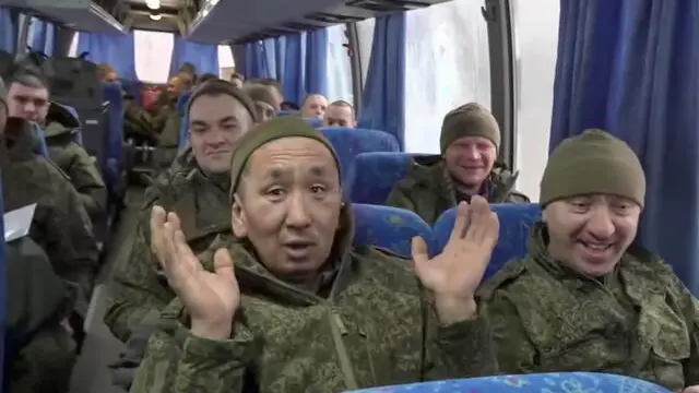 epa11877125 A handout still image taken from a handout video provided by the Russian Defence Ministry press service shows Russian soldiers in a bus after being released in a prisoner swap between Russia and Ukraine, at an unspecified location in Belarus, 05 February 2025. The Russian Defense Ministry announced that as a result of the negotiation process, 150 Russian servicemen were returned from Ukrainian captivity. In exchange, 150 prisoners of war of the Ukrainian Armed Forces were transferred. EPA/RUSSIAN DEFENCE MINISTRY PRESS SERVICE / HANDOUT BEST QUALITY AVAILABLEHANDOUT EDITORIAL USE ONLY/NO SALES