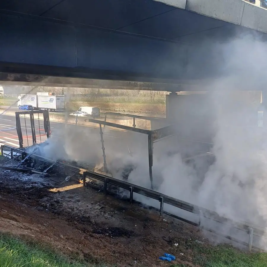 Camion in fiamme, gli interventi lungo l'A4