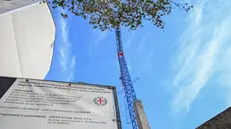 Una veduta del cantiere di via Valtellina a Milano, 7 novembre 2024. Il Nucleo di Polizia Economico Finanziaria della Gdf di Milano, in una delle molte inchieste sulla gestione urbanistica in città, ha sequestrato un'altra area urbana, all'angolo tra via Valtellina e via Lepontina, ossia il progetto "Scalo House", dove è stata realizzata una residenza universitaria e sono in corso di realizzazione due nuovi edifici. ANSA/ ANDREA FASANI