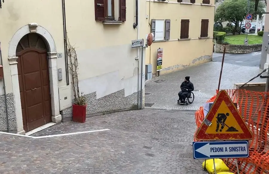 Desenzano: il reportage su accessibilità e barriere architettoniche