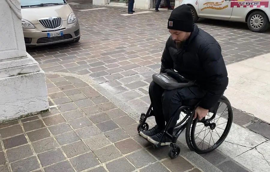 Desenzano: il reportage su accessibilità e barriere architettoniche