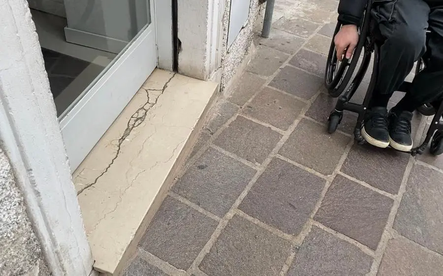 Desenzano: il reportage su accessibilità e barriere architettoniche