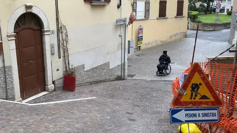 La pendenza per salire al castello di Desenzano - Foto © www.giornaledibrescia.it