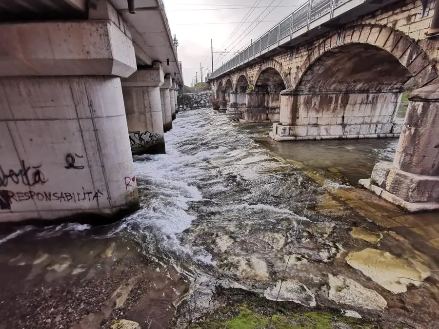 Le ricerche in corso lungo il fiume Mella