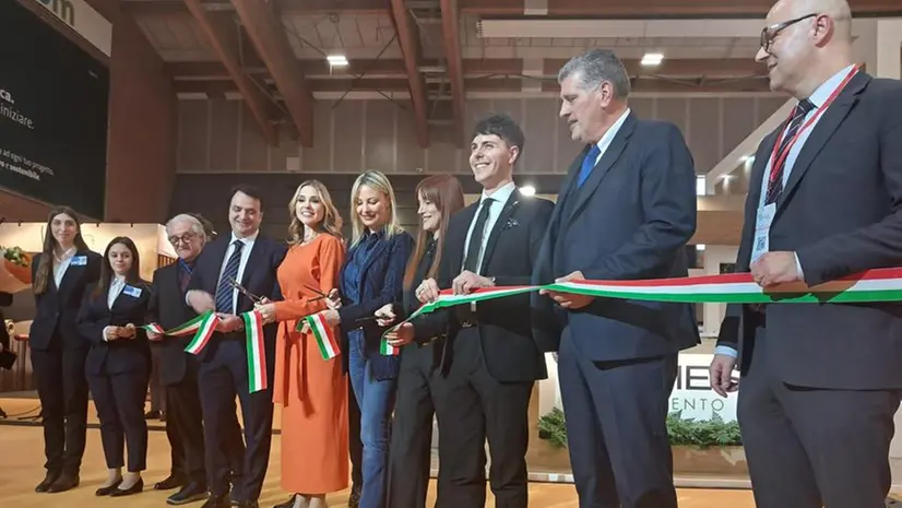 Innovazione nel settore funerario: tecnologia e design per un futuro sostenibile