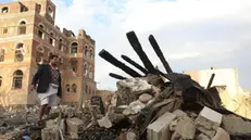 epa11977187 A person inspects the rubble of an event hall struck by US airstrikes in Sana'a, Yemen, 20 March 2025. The United States has been launching a wave of airstrikes since 15 March on at least four Houthis-controlled provinces of Yemen, including Sana'a, leaving more than 50 people dead and over 100 injured, according to Houthis-run Al-Masirah TV. The US bombardments come amid heightened tensions between the Houthis and the United States over Houthi attacks on Israel and shipping in waters around Yemen. EPA/YAHYA ARHAB