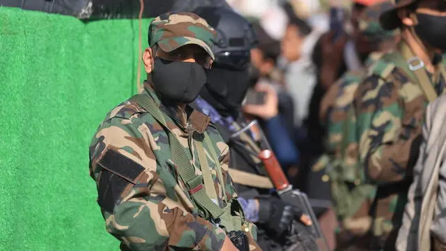 epa11896434 Houthi soldiers stand guard during a protest against US President Trump's policy on Gaza, in Sana'a, Yemen, 14 February 2025. Houthi supporters gathered in Sana'a in solidarity with the Palestinian people and to protest against US President Trump's 'takeover' plan for Gaza. Yemen's Houthi leader Abdul-Malik al-Houthi has threatened to launch new missile and drone attacks on Israel and shipping in the Red Sea if the United States and Israel go ahead with Trump's plan of resettling Palestinians from Gaza. EPA/YAHYA ARHAB