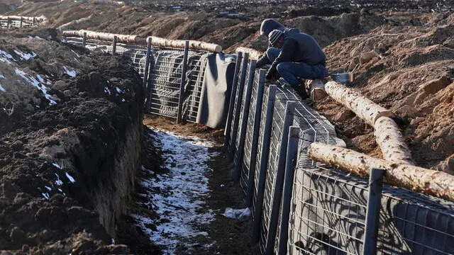 epaselect epa11216940 Workers build a fortification line at an undisclosed location in the Kharkiv region, Ukraine, 12 March 2024, amid the Russian invasion. Ukraine began to build huge defence lines protecting 2,000 kilometres near the frontline, as confirmed by Ukrainian President Volodymyr Zelensky following a High Command General Headquarters sitting on 11 March. EPA/SERGEY KOZLOV 46538