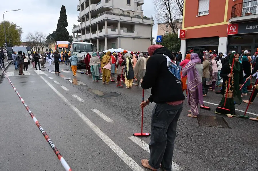 CRONACA BRESCIA CORTEO DEGLI INDIANI IN CITTA' REDAZIONE CRONACA 22-03-2025 GABRIELE STRADA NEW EDEN GROUP                             