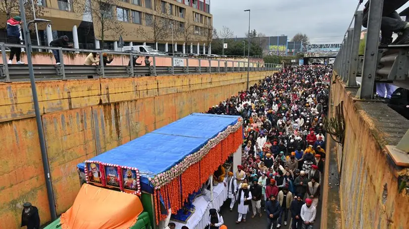 I fedeli sikh in corteo a Brescia per festeggiare il Khalsa Panth