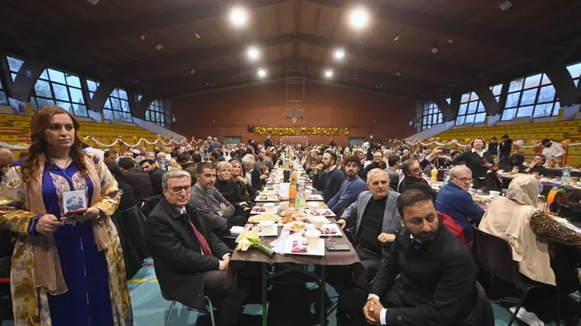 CRONACA BRESCIA VIA NULLO POLIVALENTE INTERRUZIONE DEL RAMADAN PER RAMPULLA 22-03-2025 MARCO ORTOGNI NEW EDEN GROUP
