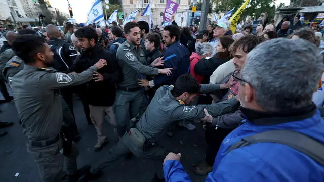 epa11974419 Clashes between police and demonstrators during a march protesting the resumption of fighting in Gaza and Israeli Prime Minister Netanyahu's announced plans to dismiss Shin Bet chief Ronen Bar, in Jerusalem, 19 March 2025. EPA/ATEF SAFADI