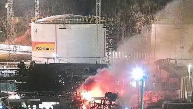 Esplosioni sono state udite la notte scorsa nella città russa di Tuapse, nella regione di Krasnodar, seguite da un incendio in una locale raffineria del colosso petrolifero controllato dal governo russo, Rosneft. +++ Canale Telegram Forze Armate Ucraina +++ ATTTENZIONE LA FOTO NON PUO' ESSERE RIPRODOTTA SENZA L'AUTORIZZAZIONE DELLA FONTE CUI SI RINVIA +++ NPK +++