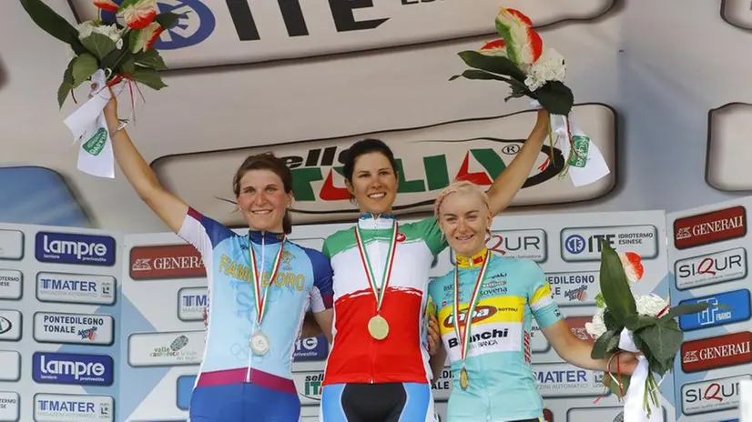 Il tricolore femminile del 2016 vinto da Cecchini davanti alla Longo Borghini nella categoria Elite -  © www.giornaledibrescia.it
