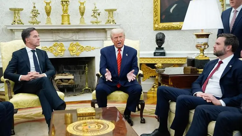 Trump insieme al vicepresidente JD Vance in un incontro con il segretario generale della Nato Mark Rutte - Foto Ansa © www.giornaledibrescia.it