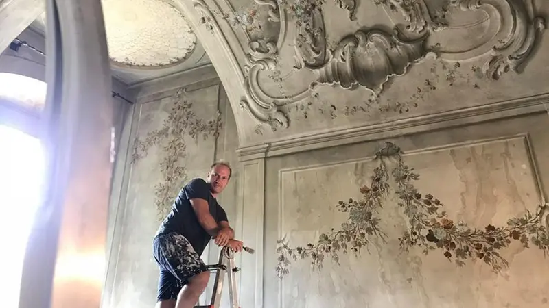 L'artista, tornato da poco da Parigi - © www.giornaledibrescia.it