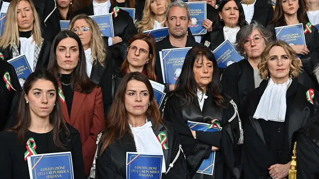 Flash Mob occasione delo sciopero dei magistrati per la costituzione e il diritto dei cittadini a una giustizia indipendente davanti al palazzo di giustizia di Torino, 27 Febbraio 2025 ANSA/ALESSANDRO DI MARCO