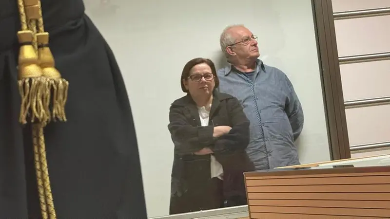 Rosa Bazzi e Olindo Romano in aula - © www.giornaledibrescia.it