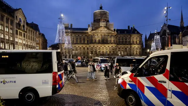 epa11713494 Dutch police deploy on Dam Square in Amsterdam, the Netherlands, 10 November 2024. A pro-Palestinian protest took place on Dam Square on 10 November while an emergency ordinance and demonstration ban are in place in the city. These measures were previously deployed following tensions and violence involving supporters of Israeli soccer club Maccabi Tel Aviv after a soccer match at Ajax on 07 November 2024. EPA/ROBIN VAN LONKHUIJSEN
