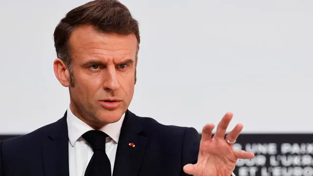 epa11991926 France's President Emmanuel Macron gestures as he speaks during a press conference following the 'Coalition of the Willing' summit at the Elysee Palace in Paris, France, 27 March 2025. The French president on 27 March hosted European leaders, including the Ukrainian president, for a summit aimed at boosting Ukrainian security ahead of any potential ceasefire with Russia. EPA/LUDOVIC MARIN / POOL MAXPPP OUT