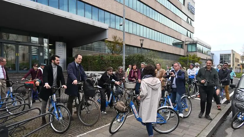 L'inaugurazione della ciclabile di via Lamarmora
