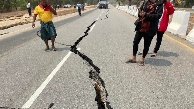 epa11993938 People look at a damaged road on the Naypyidaw-Yangon highway after an earthquake, in Naypyidaw, Myanmar, 28 March 2025. A 7.7-magnitude earthquake struck Myanmar, according to the United States Geological Survey (USGS), with tremors felt in neighboring countries EPA/NYEIN CHAN NAING