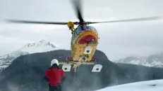 Sul posto sono intervenuti i tecnici del soccorso alpino, con il supporto dell'eliambulanza - Foto Ansa © www.giornaledibrescia.it