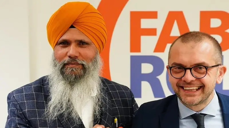 Balwinder Singh con Fabio Rolfi - © www.giornaledibrescia.it