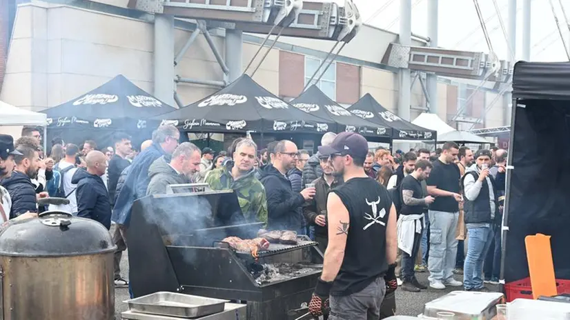 La folla nella prima giornata di Bbq Expo