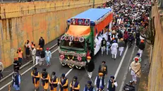 I fedeli sikh in corteo a Brescia per festeggiare il Khalsa Panth - © www.giornaledibrescia.it