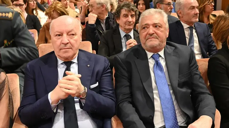 Marotta in platea insieme a Spillo Altobelli - Foto Gabriele Strada/Neg © www.giornaledibrescia.it