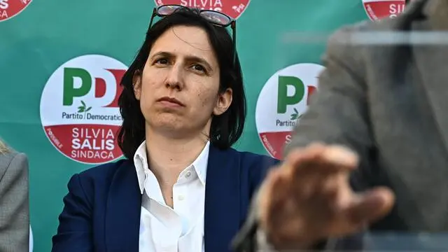 Elly Schlein segretaria del Partito Demicratico, durante un evento elettorale nel quartiere di Sestri Ponente. Genova, 31 marzo 2025. ANSA/LUCA ZENNARO