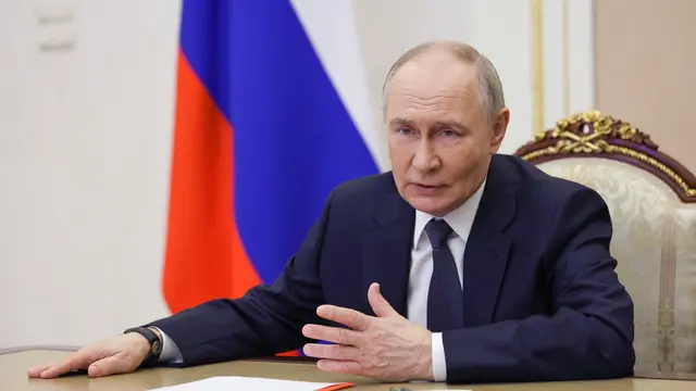 epa12003278 Russian President Vladimir Putin chairs a meeting with members of the Security Council via videoconference at the Kremlin in Moscow, Russia, 01 April 2025. Putin discusses with members of the Security Council the implementation of agreements between Russia and Ukraine to stop mutual attacks on energy systems. EPA/SERGEI ILYIN /SPUTNIK / KREMLIN POOL MANDATORY CREDIT