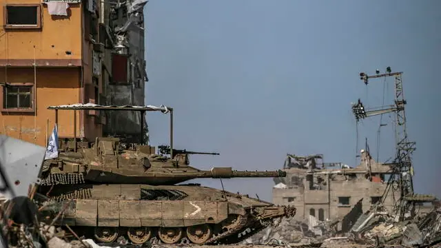 epa11835909 An Israeli tank on a street in Rafah, southern Gaza Strip, 19 January 2025, amid a ceasefire between Israel and Hamas. Israel and Hamas agreed on a hostage release deal and a Gaza ceasefire to be implemented on 19 January 2025. More than 46,000 Palestinians have been killed in the Gaza Strip, according to the Palestinian Ministry of Health, since Israel launched a military campaign in the strip in response to a cross-border attack led by the Palestinian militant group Hamas on 07 October 2023, in which about 1,200 Israelis were killed and more than 250 taken hostage. EPA/MOHAMMED SABER