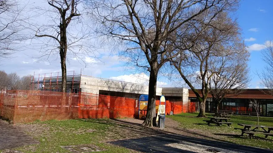 La nuova mensa nasce di fianco di quella esistente - © www.giornaledibrescia.it