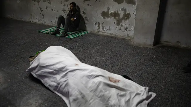 epa11990757 The body of Hamas spokesman Abdul Latif al-Qanou, at Al-Ahli Arab Hospital, in Gaza City, early 27 March 2025. Hamas announced on 27 March that Hamas spokesman Abdul Latif al-Qanou was killed in an Israeli strike that hit his tent in the Jabalia camp north of Gaza City. EPA/HAITHAM IMAD