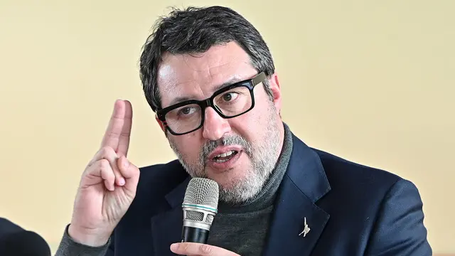 Matteo Salvini ministro dei trasporti durante la conferenza stampa “M2 al via: innovazione e sostenibilità, le priorità per la scelta del nuovo sistema treni”, presentazione del Bando di gara per la scelta del nuovo sistema treni presso sede della Città Metropolitana, Torino 1 aprile 2025 ANSA/ALESSANDRO DI MARCO