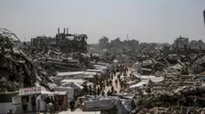 epa12007442 Internally displaced Palestinians walk past the rubble of destroyed buildings in the Jabalia refugee camp, northern Gaza Strip, 03 April 2025, after the Israeli army issued evacuation orders for areas in the northern and eastern Gaza Strip. Israeli forces resumed airstrikes on Gaza on 18 March, ending a ceasefire that had been in place since 19 January. EPA/MOHAMMED SABER