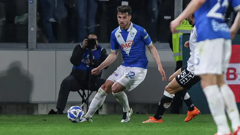 Andrea Papetti in azione al Picco nella sfida contro lo Spezia - Foto New Reporter Nicoli © www.giornaledibrescia.it