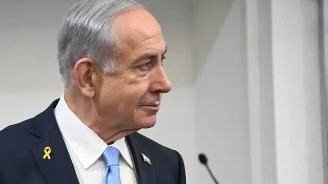 epa12004480 Israeli Prime Minister Benjamin Netanyahu attends his trial on corruption charges at the district court in Tel Aviv, Israel, 02 April 2025. EPA/YAIR SAGI / POOL