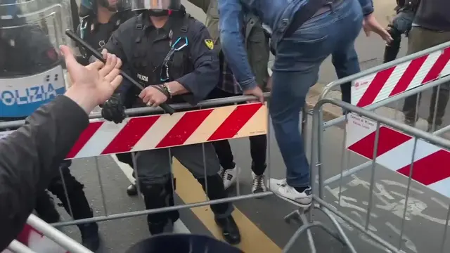 FRAME DA VIDEO Milano, corteo contro dl Sicurezza: tensione sotto Prefettura