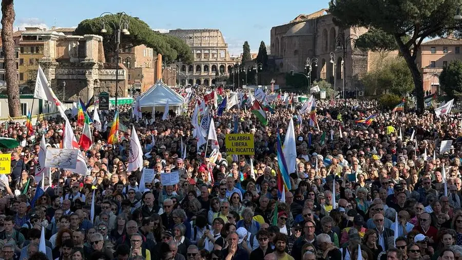 La manifestazione per la pace a Roma