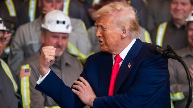epaselect epa12019189 US President Donald Trump (C) gestures as he prepares to sign several executive orders to boost US coal production in the East Room of the White House in Washington, DC, USA, 08 April 2025. The regulations expedite coal leases on federal lands. EPA/JIM LO SCALZO