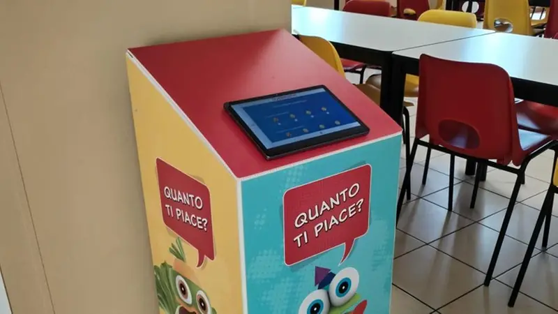 Il totem con il tablet - © www.giornaledibrescia.it
