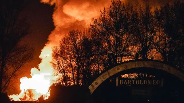 epa11996091 The site of a shock drone hit to the Hotel complex 'Bartolomeo' amid the ongoing Russian invasion that occured late at night on 28 March, in Dnipro, Ukraine, 29 March 2025. At least four people died and another 19 were injured during the massive drone attack according to the Dnipropetrovsk Regional State Administration. EPA/ARSEN DZODZAIEV