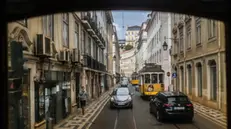 epa09282359 A general view showing people going about their daily live in Lisbon, Portugal, 18 June 2021. TheÂ Portuguese cabinetÂ announced on 17 June the ban on circulation to and from the Lisbon Metropolitan Area (AML) on weekends, starting at 15:00 on 18 June, due to the rise in cases ofÂ Covid-19 in this territory. EPA/MARIO CRUZ