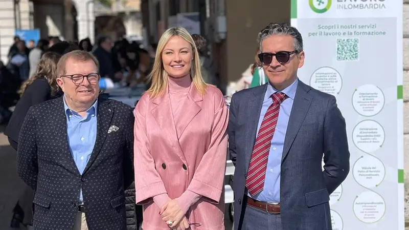 L'assessore Simona Tironi con il sindaco Guido Malinverno e il responsabile del settore Lavoro della Provincia Fabio De Marco