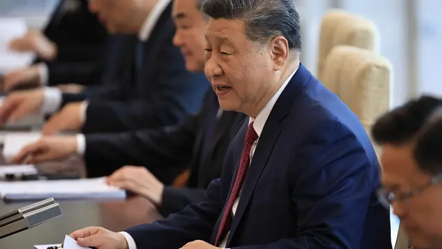 epa12024167 Chinese President Xi Jinping speaks during a bilateral meeting with Spanish Prime Minister Pedro Sanchez (Not Pictured) at Diaoyutai Guest House in Beijing, China, 11 April 2025. EPA/ANDRES MARTINEZ CASARES / POOL