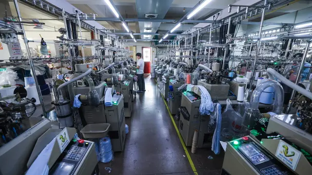 epa12023020 A worker at the workshop of Baoge, a hosiery manufacturing enterprise, in Zhuji City, east China's Zhejiang Province, 10 April 2025. The Datang subdistrict of Zhuji in east China's Zhejiang Province contributes one-third of global hosiery production. Many enterprises here have been on a fast track of development by opening up new markets, developing new products and improving production efficiency. From January to March this year, the output value of enterprises above designated size, investment, self-operated export and other data of hosiery enterprises in Datang subdistrict had made steady progress. Among them, the total industrial output value above designated size reached 3.45 billion yuan (about 471 million US dollar), a year-on-year increase of 16.3 percent. EPA/XINHUA / XU YU CHINA OUT / UK AND IRELAND OUT / MANDATORY CREDIT EDITORIAL USE ONLY